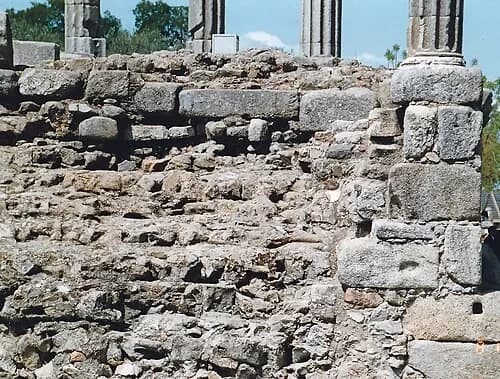 The Granite Podium — Templo Romano de Évora audio guide stop