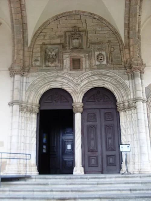 The Manueline Portal — Igreja de São Francisco audio guide stop