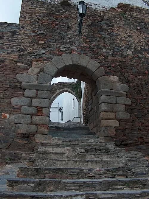 The Évora Gate — Castelo de Monsaraz audio guide stop