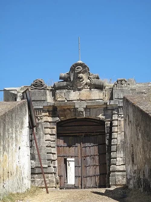 Carvings of the Dragon Gate — Forte de Nossa Senhora da Graça audio guide stop