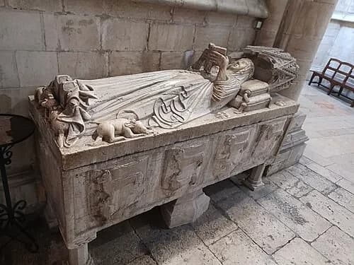 Tomb of Maria de Vilalobos — Sé de Lisboa audio guide stop
