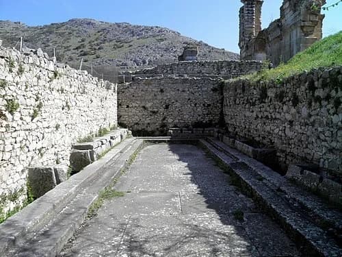 Die römischen Latrinen — Αρχαιολογικός Χώρος Φιλίππων
