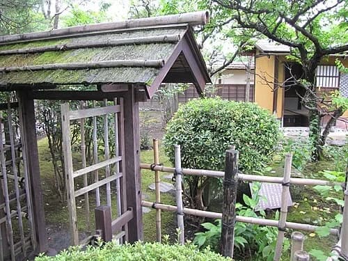 Rinkaku Tea House Gate — 会津若松城 audio guide stop